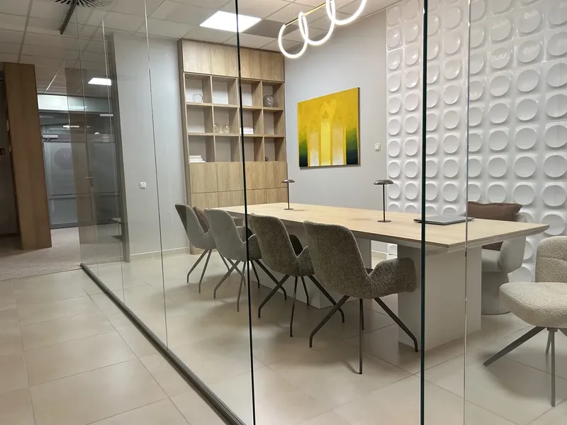 Sala konferencyjna &mdash; st&oacute;ł dla grupy